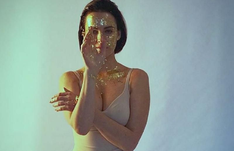 Астафьева показала декольте в соблазнительном фото (18+) Астафьева показала декольте в соблазнительном фото (18+)