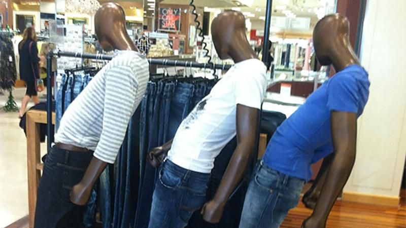 25 курйозних фото манекенів, які зробили шопінг веселим 25 курйозних фото манекенів, які зробили шопінг веселим