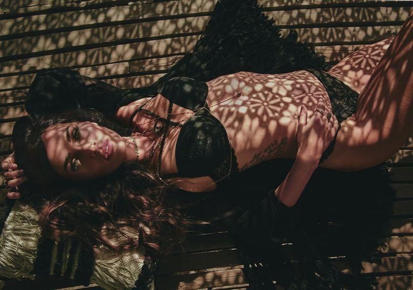 Спокуслива Меган Фокс роздяглася для зйомок у глянці: фото (18+) Спокуслива Меган Фокс роздяглася для зйомок у глянці: фото (18+)