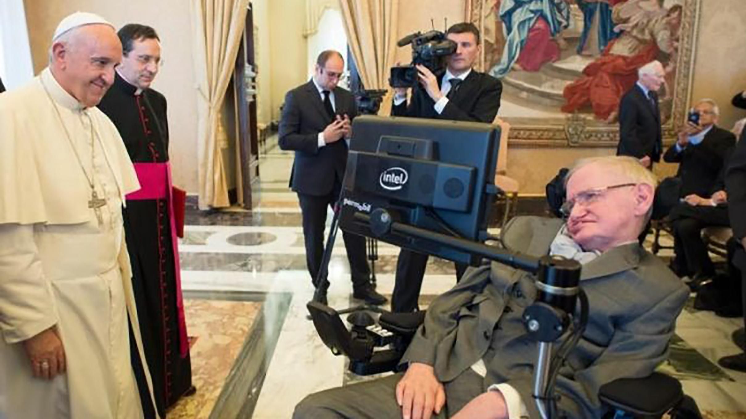 Стивен Хокинг оставил после себя прощальный подарок для нуждающихся людей Стивен Хокинг оставил после себя прощальный подарок для нуждающихся людей