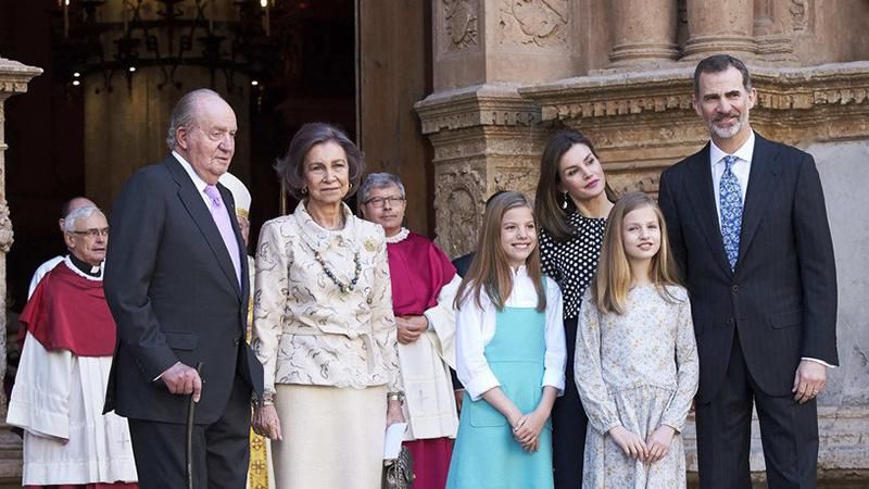 Сварки на Великдень: конфлікт між іспанськими королевами зірвав мережу Сварки на Великдень: конфлікт між іспанськими королевами зірвав мережу