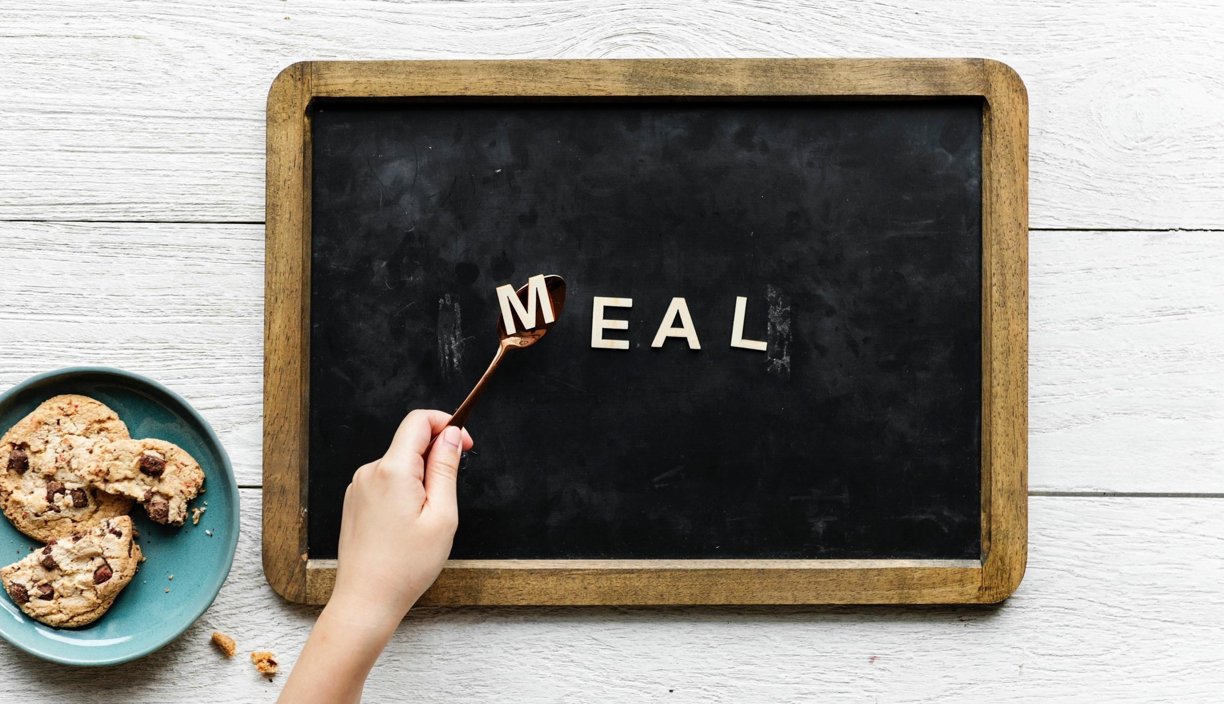 Как спасать организм от переедания на праздники: простые советы