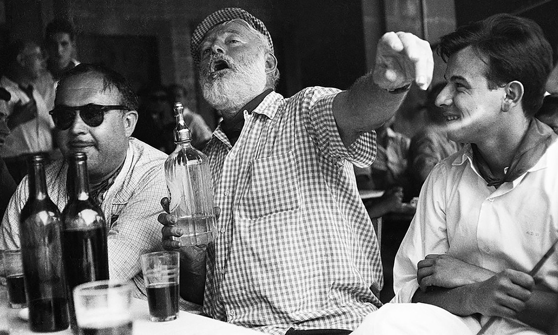 Заведения, в которых любили выпивать известные писатели Заведения, в которых любили выпивать известные писатели