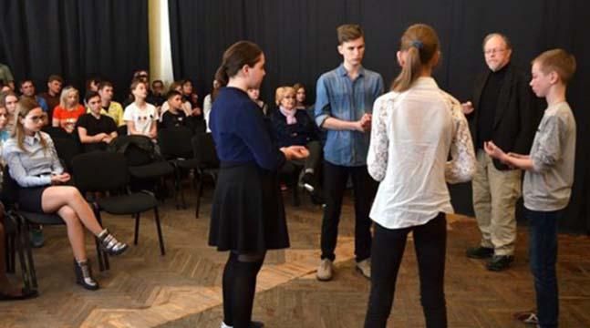 Відомий голлівудський актор приїхав в окупований Донецьк: фото Відомий голлівудський актор приїхав в окупований Донецьк: фото