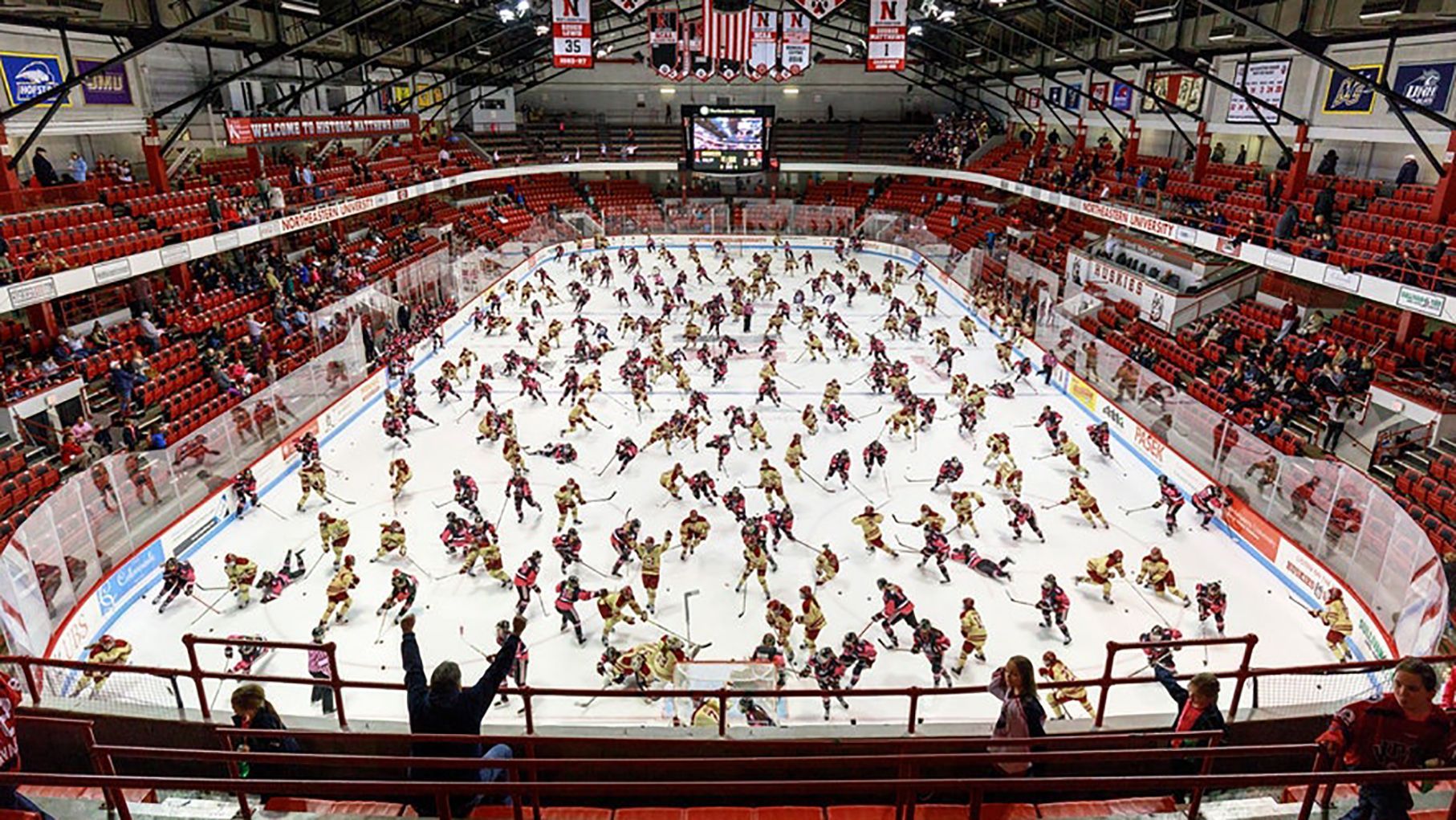 Фотограф створює колажі з багатьох кадрів спортивних змагань Фотограф створює колажі з багатьох кадрів спортивних змагань