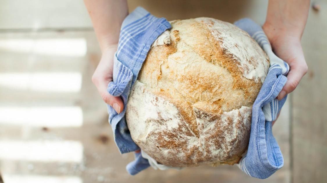 Хлеб и чипсы: ученые выяснили, где содержится больше соли