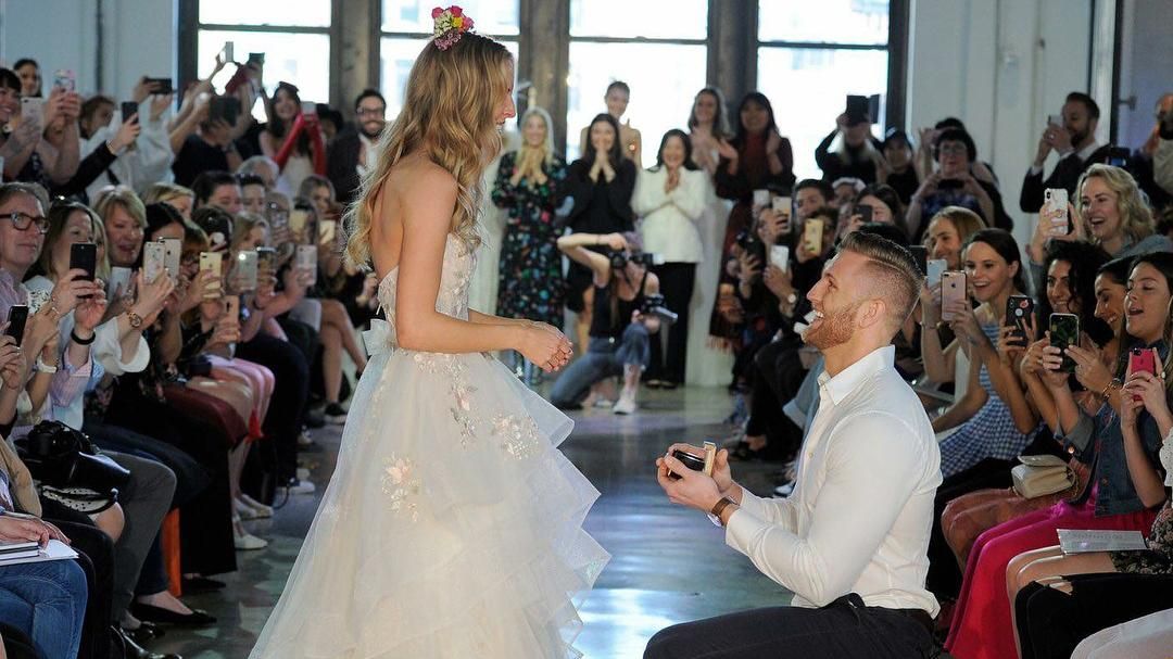 Моделі Ніколь Каспар освідчились прямо на подіумі: з’явилось відео Моделі Ніколь Каспар освідчились прямо на подіумі: з’явилось відео