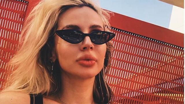 Лобода прийшла на фестиваль у футболці із зображенням можливого батька своєї дитини Лобода прийшла на фестиваль у футболці із зображенням можливого батька своєї дитини