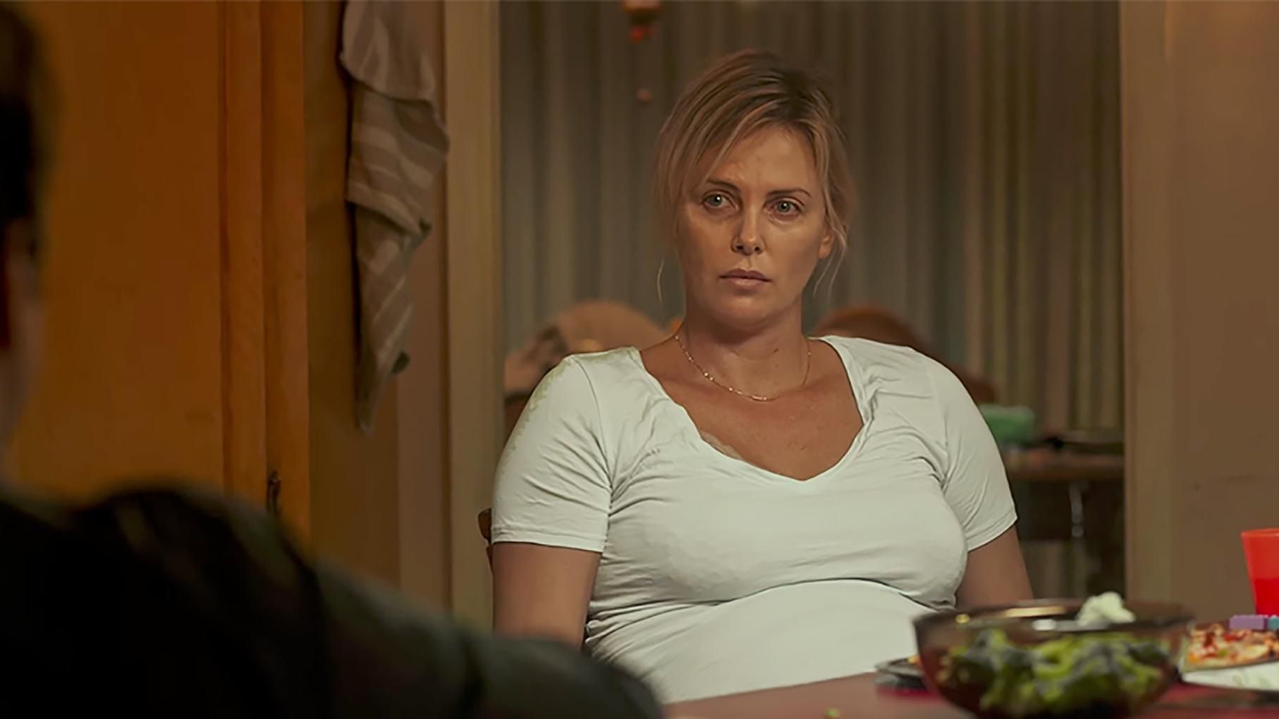 Шарлиз Терон рассказала, как набрала и сбросила 20 килограмм Шарлиз Терон рассказала, как набрала и сбросила 20 килограмм