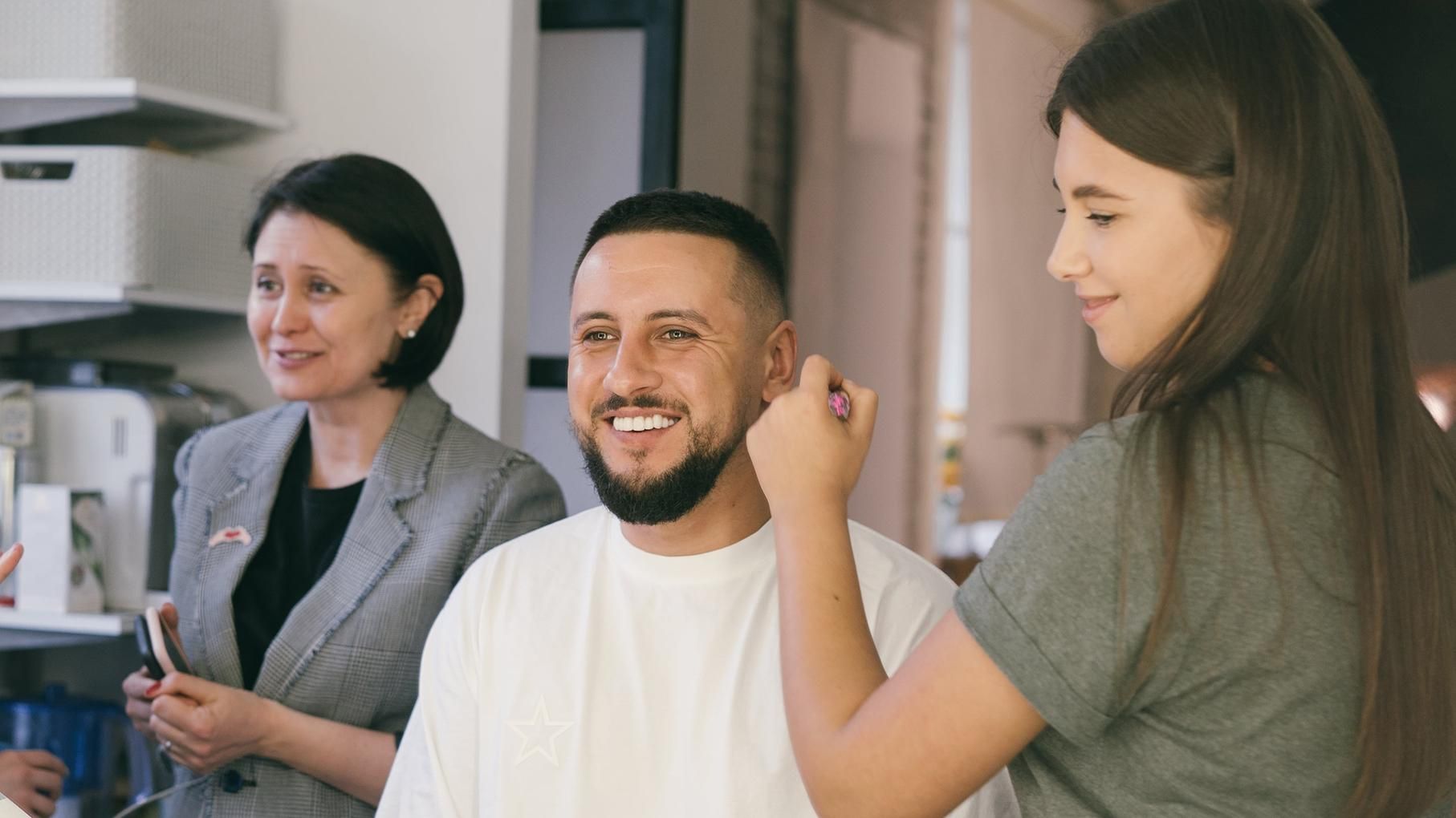 Українські зірки підтримали проект для популяризації мови жестів: зворушливі фото Українські зірки підтримали проект для популяризації мови жестів: зворушливі фото