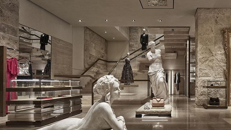 Дизайнер украсила бутик Dolce & Gabbana в стиле оперного театра: необычное решение
