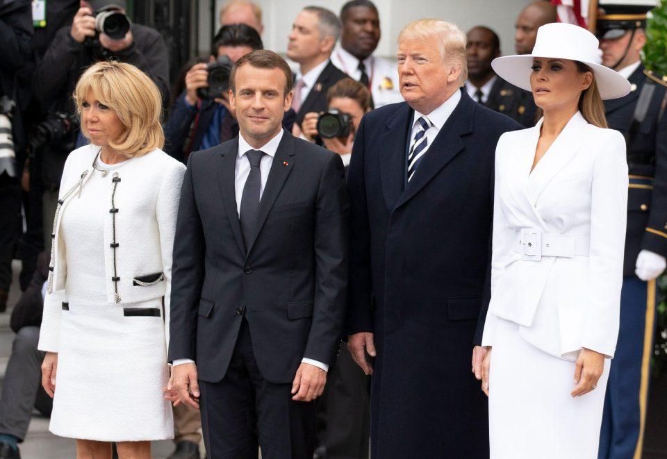 Жена Трампа отказалась взять его за руку на встрече с Макроном: видео Жена Трампа отказалась взять его за руку на встрече с Макроном: видео