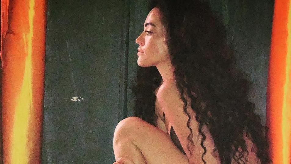 Даша Астафьева полностью обнажилась для фото: 18+ Даша Астафьева полностью обнажилась для фото: 18+