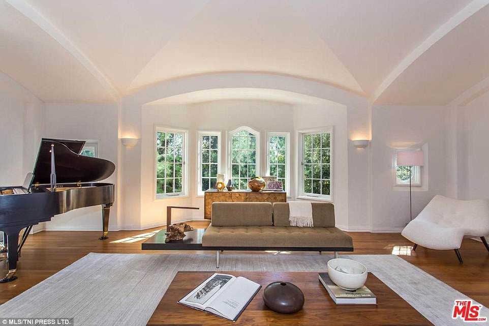 Леонардо Ди Каприо покупает дом Моби в Лос-Анджелесе стоимостью почти 5 миллионов долларов