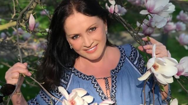 Софія Ротару показала сімейну фотосесію у квітах: фото Софія Ротару показала сімейну фотосесію у квітах: фото