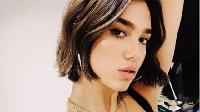 Популярна співачка Дуа Ліпа прогулялась в одязі українського бренду: фото Популярна співачка Дуа Ліпа прогулялась в одязі українського бренду: фото