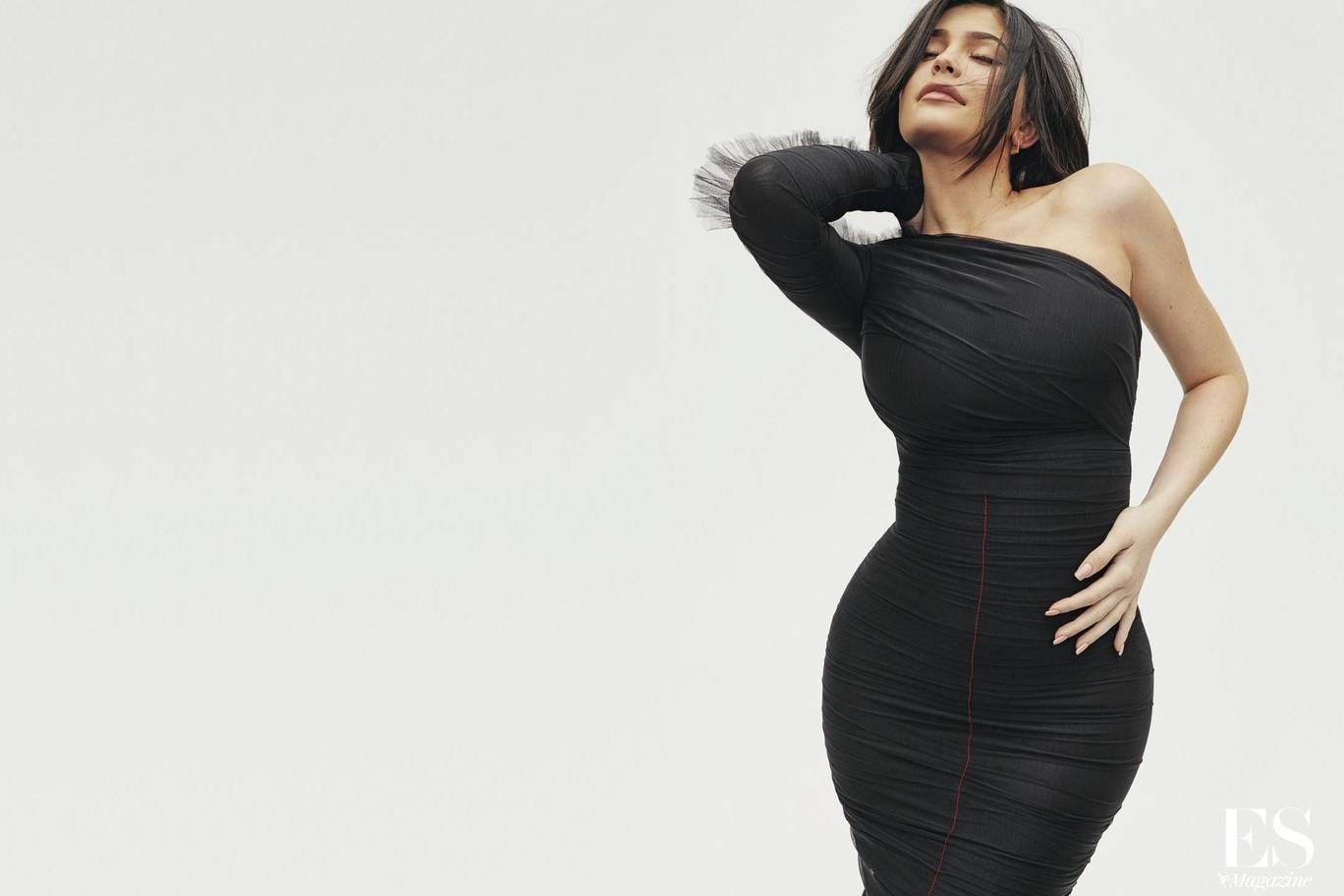 Кайлі Дженнер приміряла гламурні образи в сексуальній фотосесії Кайлі Дженнер приміряла гламурні образи в сексуальній фотосесії