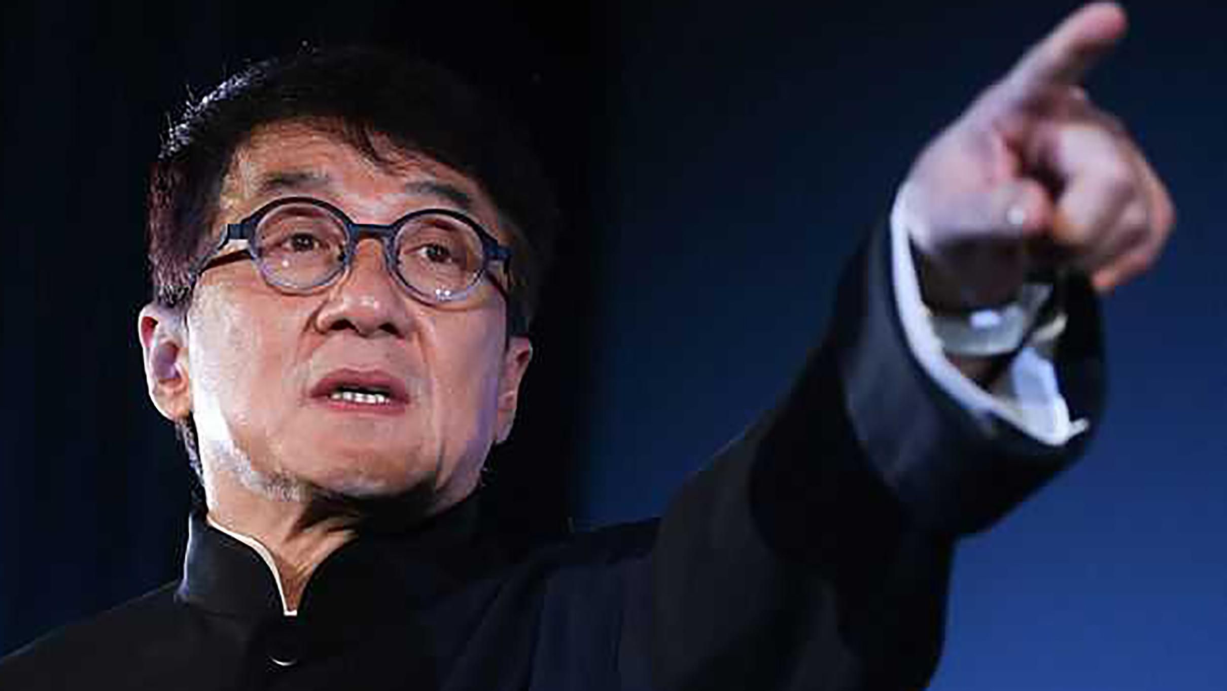 Джеки Чан выгнал из дома дочь из-за нетрадиционной ориентации Джеки Чан выгнал из дома дочь из-за нетрадиционной ориентации