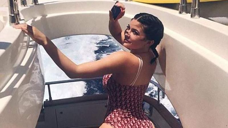 Кайлі Дженнер показала спокусливі форми на відпочинку: гарячі фото Кайлі Дженнер показала спокусливі форми на відпочинку: гарячі фото