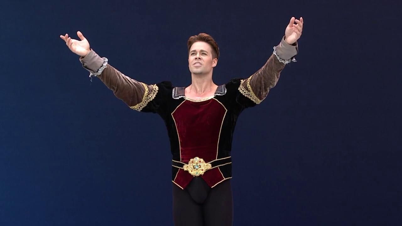 Світові зірки покажуть у Києві нову версію "Лебединого озера" Світові зірки покажуть у Києві нову версію "Лебединого озера"