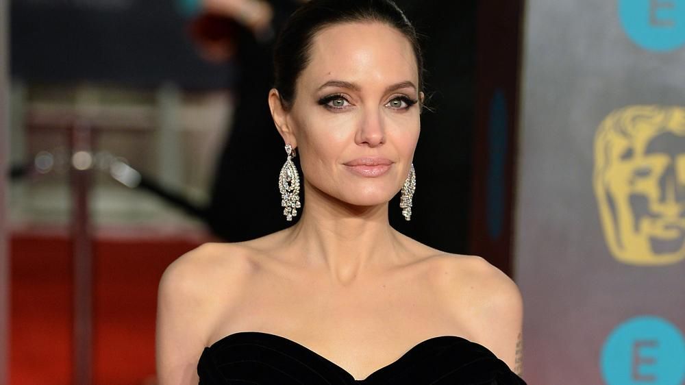 Дерматолог Анджеліни Джолі розкрив головні секрети краси актриси