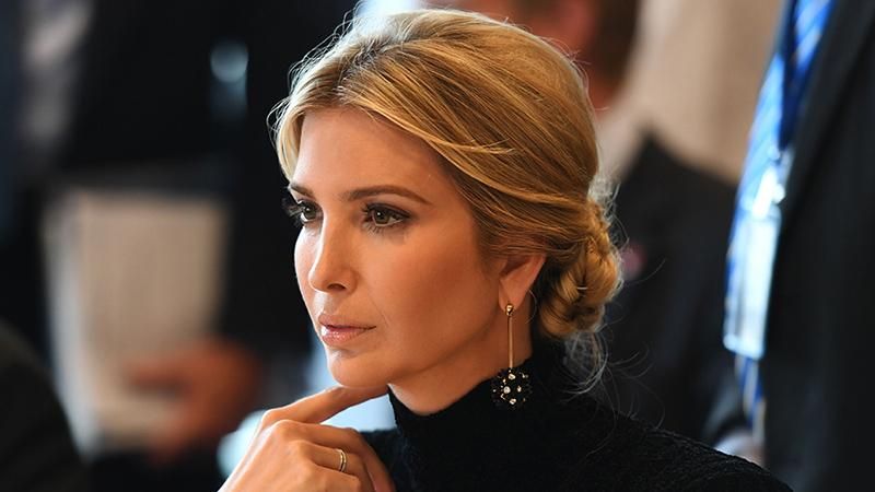 Иванка Трамп примерила платье с цветочным принтом: элегантные фото Иванка Трамп примерила платье с цветочным принтом: элегантные фото