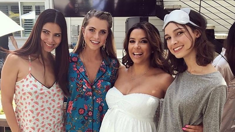 Єва Лонгорія влаштувала зіркову вечірку перед пологами: фото Єва Лонгорія влаштувала зіркову вечірку перед пологами: фото