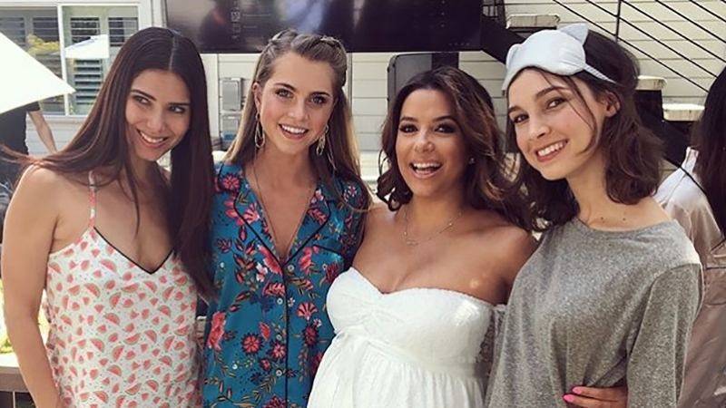 Ева Лонгория устроила звездную вечеринку перед родами: фото