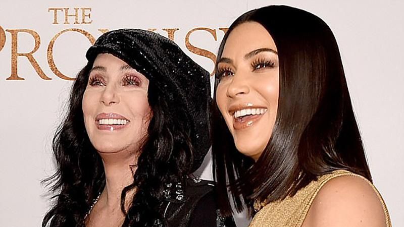 Кім Кардашян приміряла образ Шер: відеофакт Кім Кардашян приміряла образ Шер: відеофакт