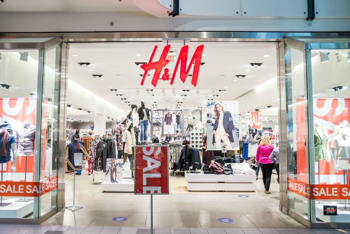 Модный бренд H&M применяет искусственный интеллект, чтобы вернуть покупателей в магазины