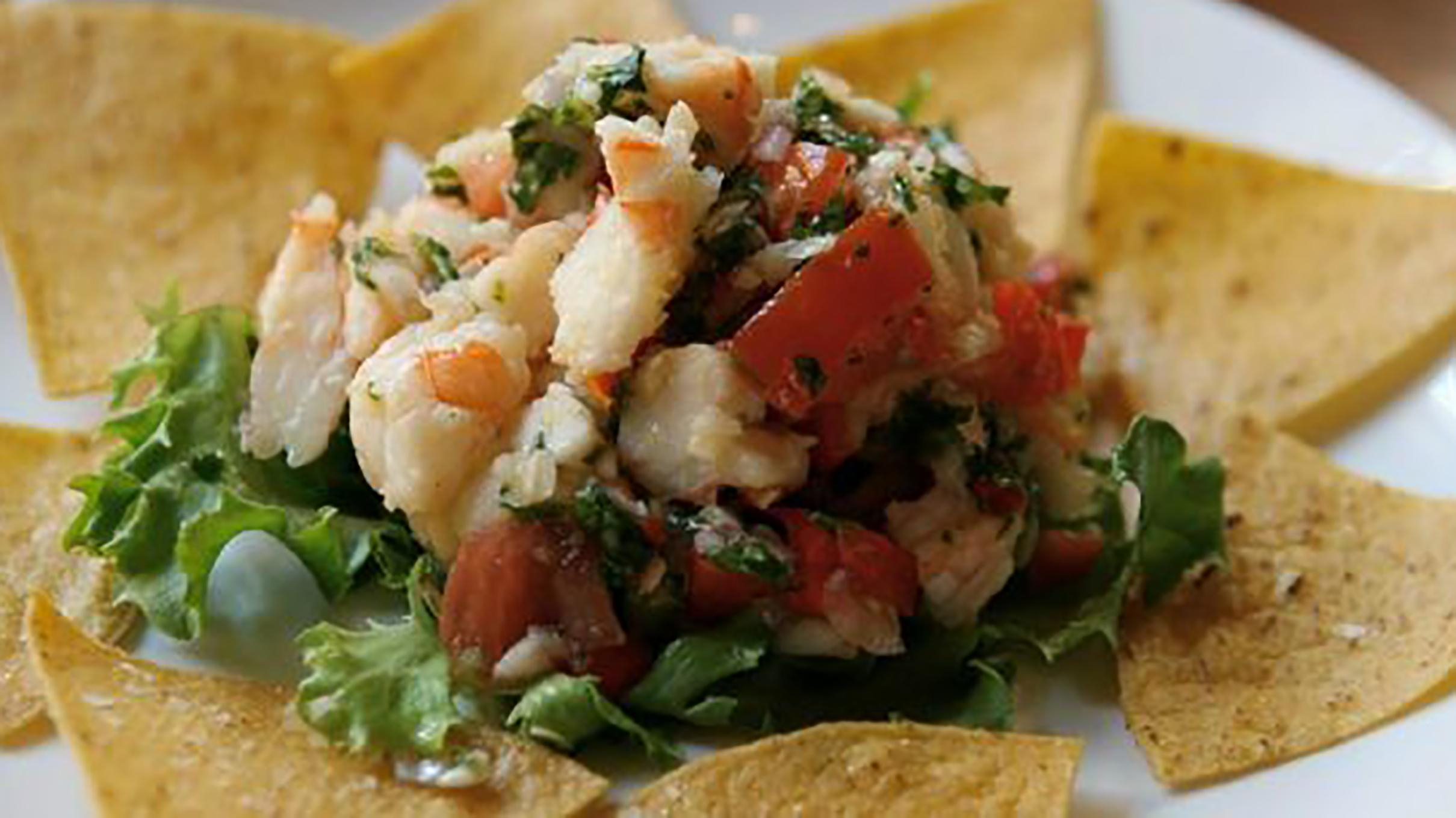 Простой рецепт вкусного салата из базилика и креветок