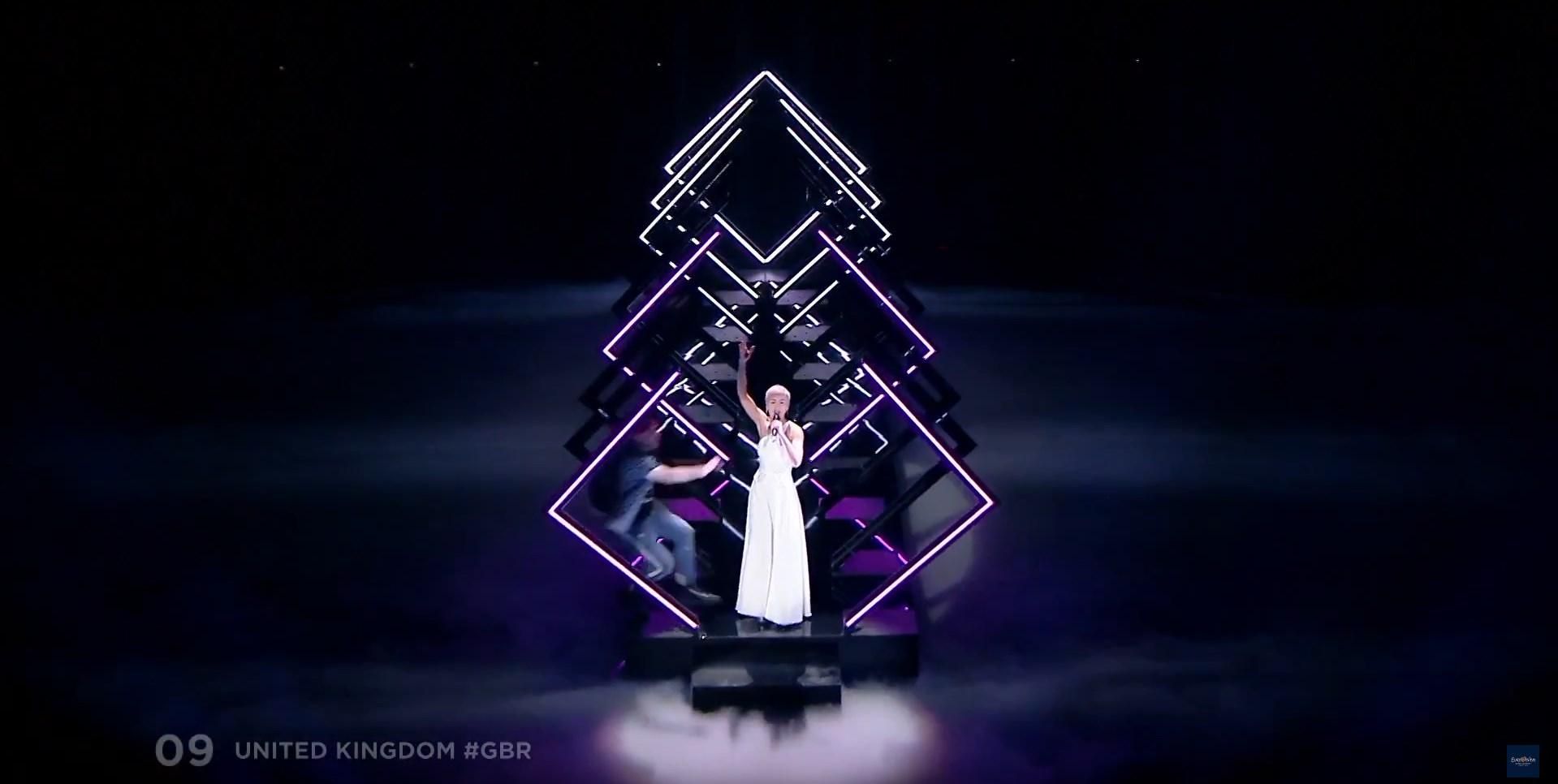 Євробачення 2018: під час виступу представниці Великобританії на сцену вибіг невідомий
