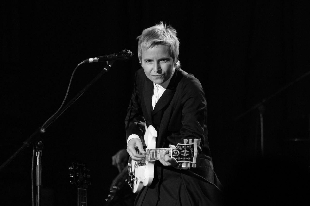 В Україну не пустили російську співачку Світлану Сурганову В Україну не пустили російську співачку Світлану Сурганову