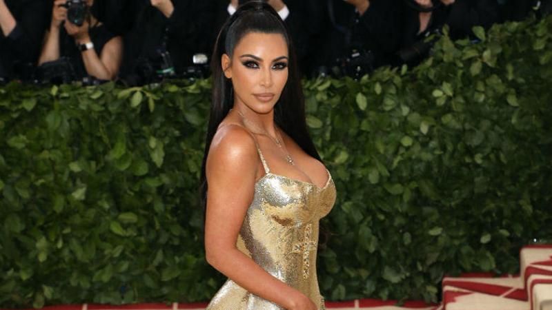 Очаровательная Ким Кардашян показала, как она выглядит без макияжа Очаровательная Ким Кардашян показала, как она выглядит без макияжа