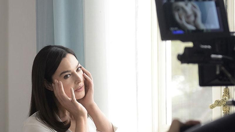 Роскошная Моника Беллуччи снялась в рекламе известной косметики: фото Роскошная Моника Беллуччи снялась в рекламе известной косметики: фото