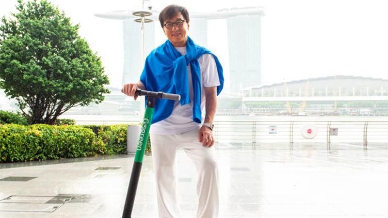 Джеки Чан запустил сервис аренды электросамокатов Джеки Чан запустил сервис аренды электросамокатов