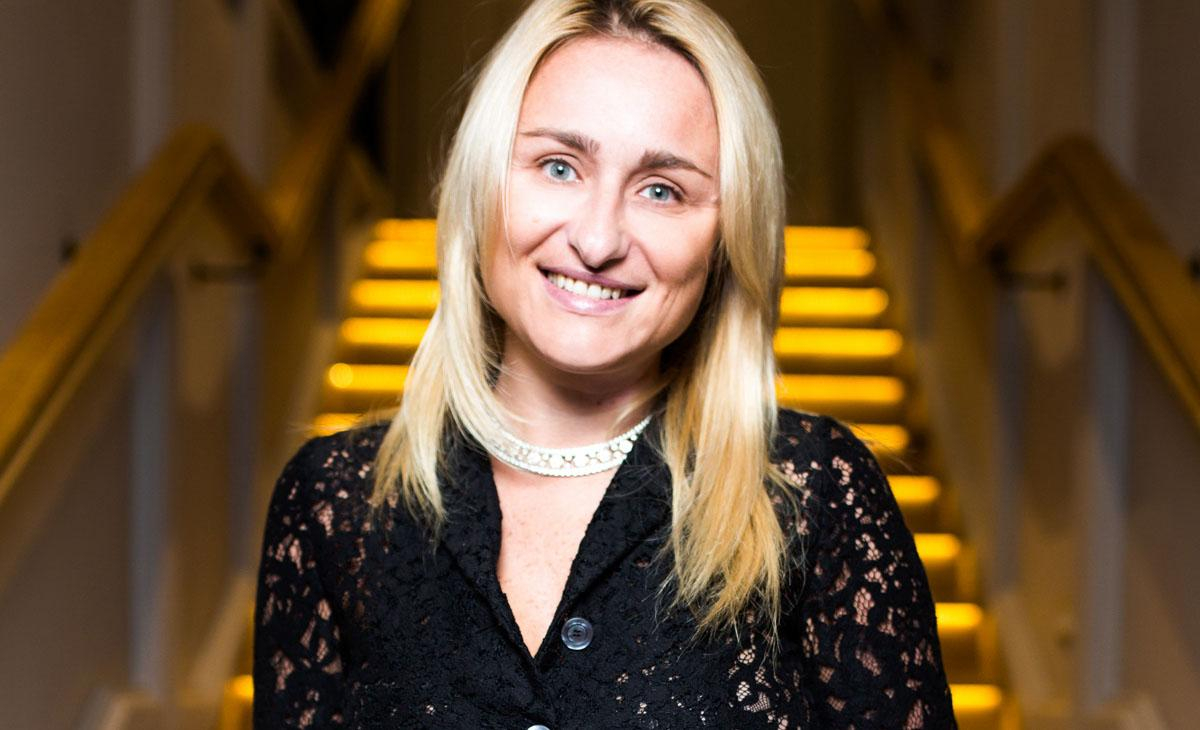 Дочь Суркиса похвасталась в сети фото с российскими звездами и "другом Путина"