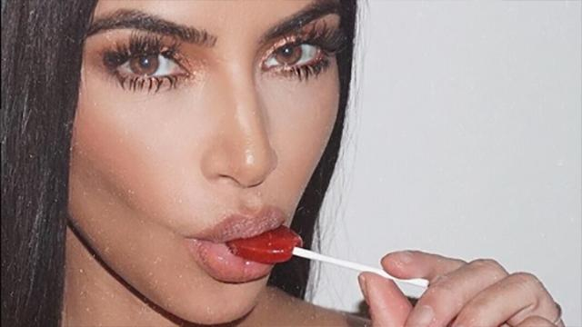 Ким Кардашян полностью обнажилась для рекламы парфюма: провокационное фото 18+