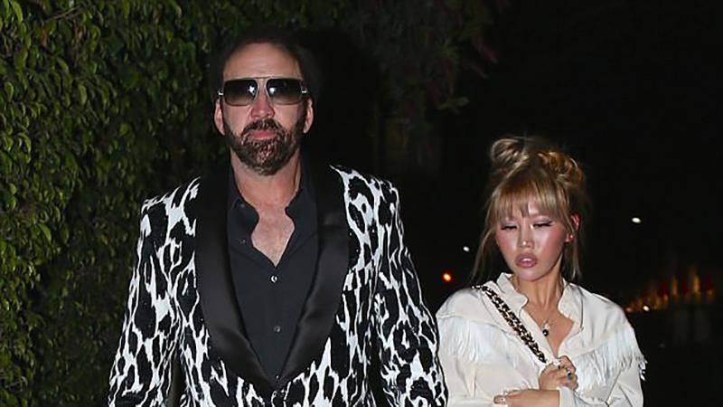 54-летний Николас Кейдж сходил на свидание в гламурном образе: яркие фото 54-летний Николас Кейдж сходил на свидание в гламурном образе: яркие фото