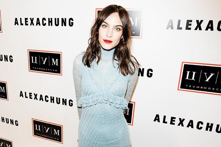 Секреты успеха: известная модель Алекса Чанг подрабатывала бариста и выгуливала собак в детстве