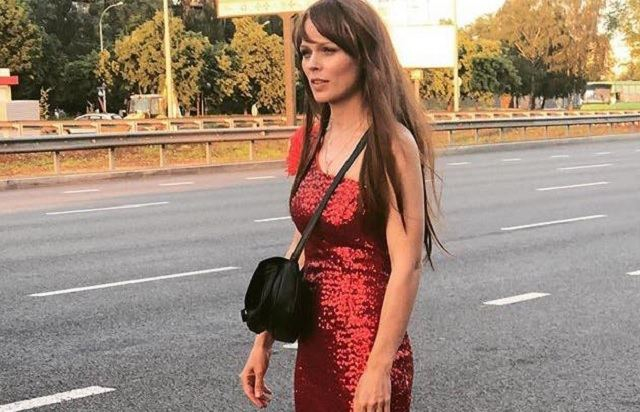 Монатик и железнодорожный вокзал: Фреймут опубликовала новые фото со съемок шоу "Оля"