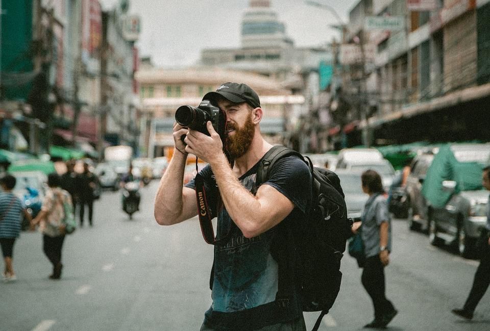 В Европе приняли закон, который запрещает фотографировать людей на улице