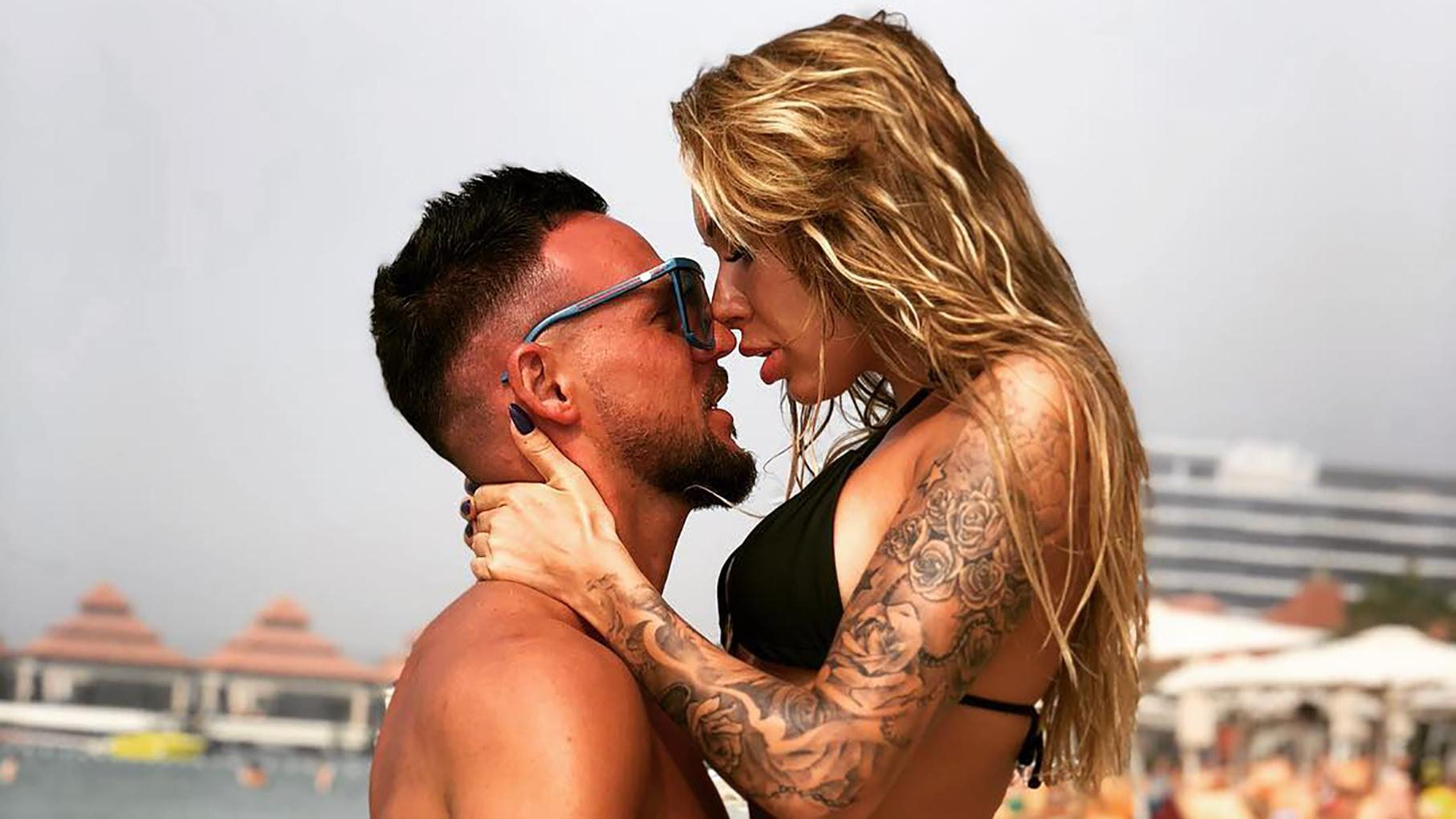 Жена футболиста "Динамо" Николая Морозюка засветила свои прелести на пляже: горячие фото (18+)