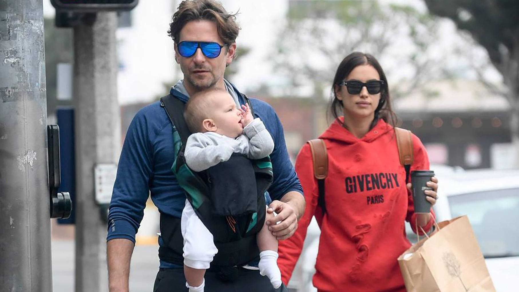 Ирина Шейк и Брэдли Купер на прогулке с дочерью в Нью-Йорке: фото