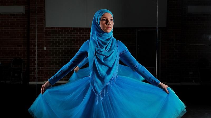 Австралійка стала першою мусульманською балериною: фото та відео