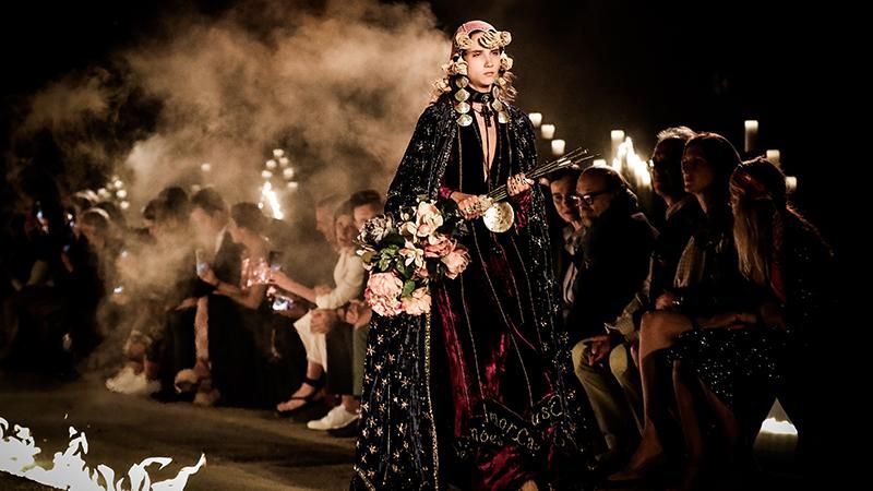 Цвинтар та вогняні стежки: як відбувався показ Gucci Цвинтар та вогняні стежки: як відбувався показ Gucci