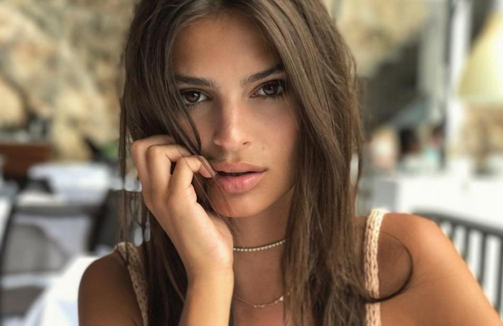 Эмили Ратаковски опубликовала новые соблазнительные фото из Парижа (18+)