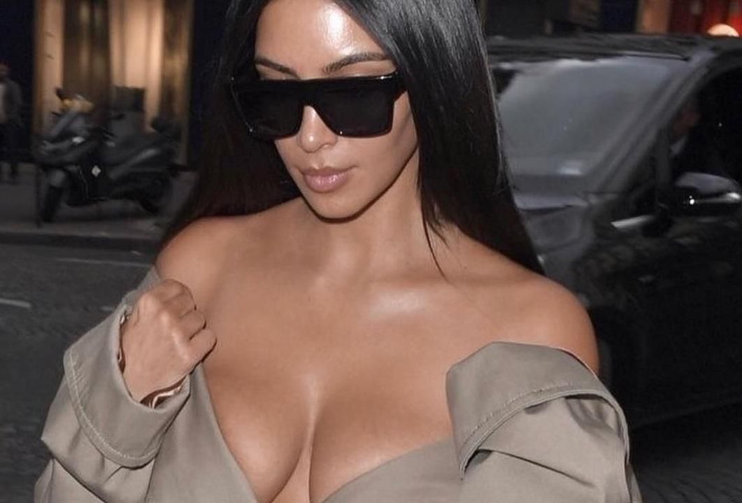 Кім Кардашян продемонструвала звабливу фігуру у прозорій сукні: фото (18+) Кім Кардашян продемонструвала звабливу фігуру у прозорій сукні: фото (18+)