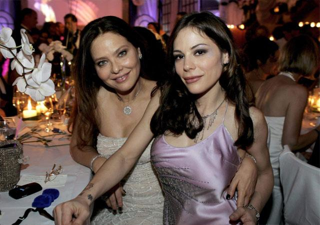 Дочь легендарной Орнеллы Мути опубликовала полностью обнаженное фото: 18+