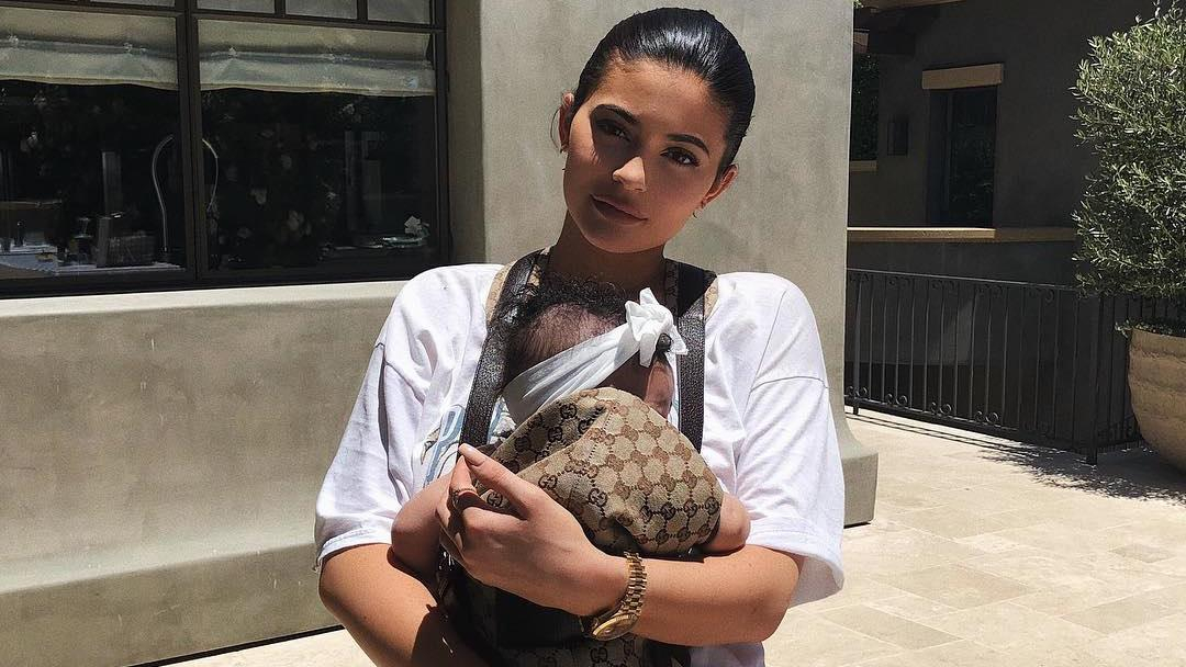 Кайли Дженнер показала миловидное фото с подрастающей дочкой